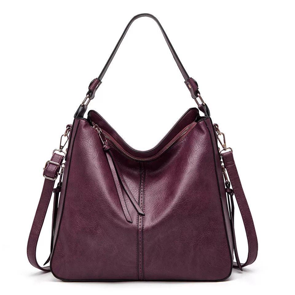 Classic Leather Shoulder Bag Sleek Gold Details