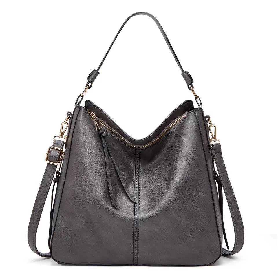 Classic Leather Shoulder Bag Sleek Gold Details